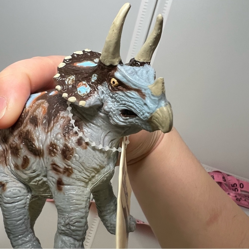 Safari 1988 Carnegie Collection Triceratops Prehistoric Dinosaur color variant - Picture 4 of 4